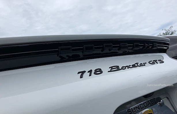 結菜 PE+ サイン Spoiler Trim with Black PORSCHE Logo : Suncoast Porsche
